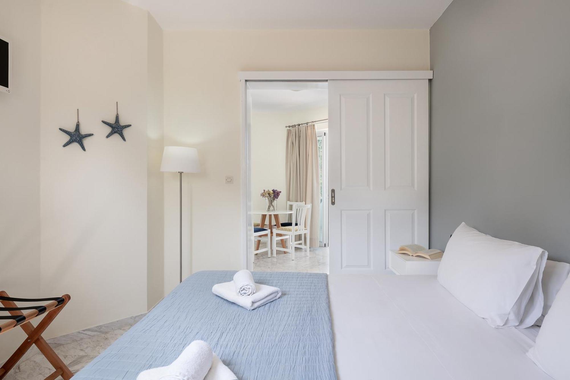 Villa Life Agia Marina  Room photo